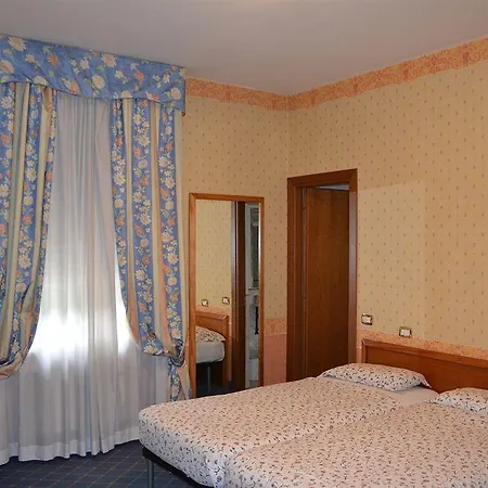 Hotel Edone 3*