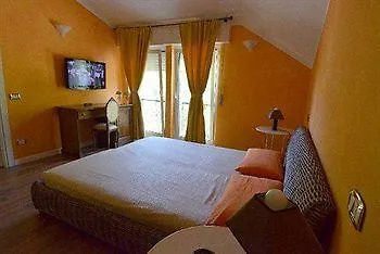 Отель Edone 3*